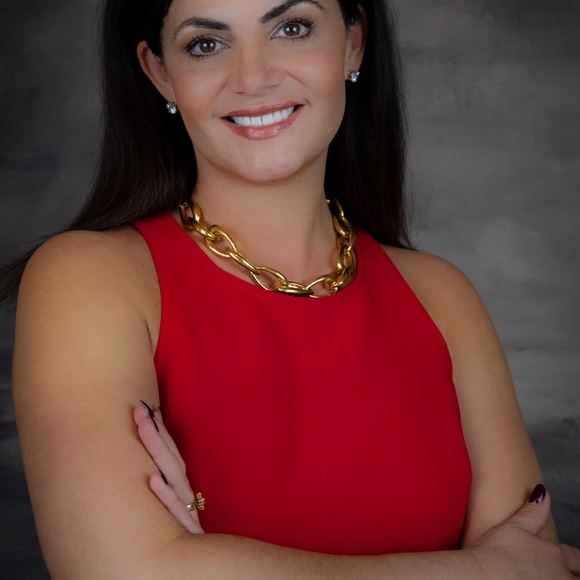 Meet your Posher, Natalie - Picture 3 of 4